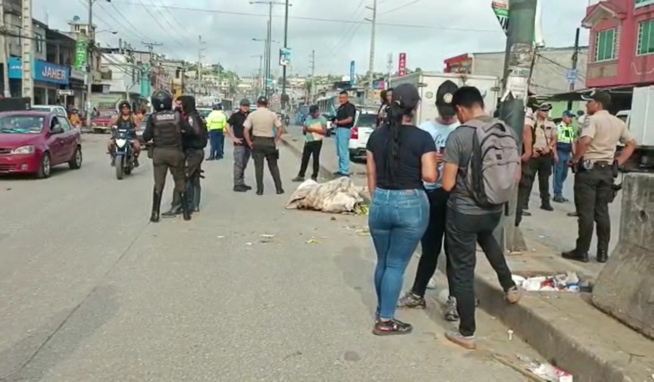 A Pocos Metros De Una Upc Hallan Un Cuerpo Desmembrado En La Av